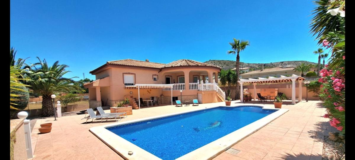 Propiedades en venta y alquiler en España photo 1