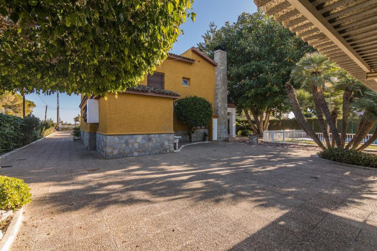 Properties for sale and rent in Spain photo 3