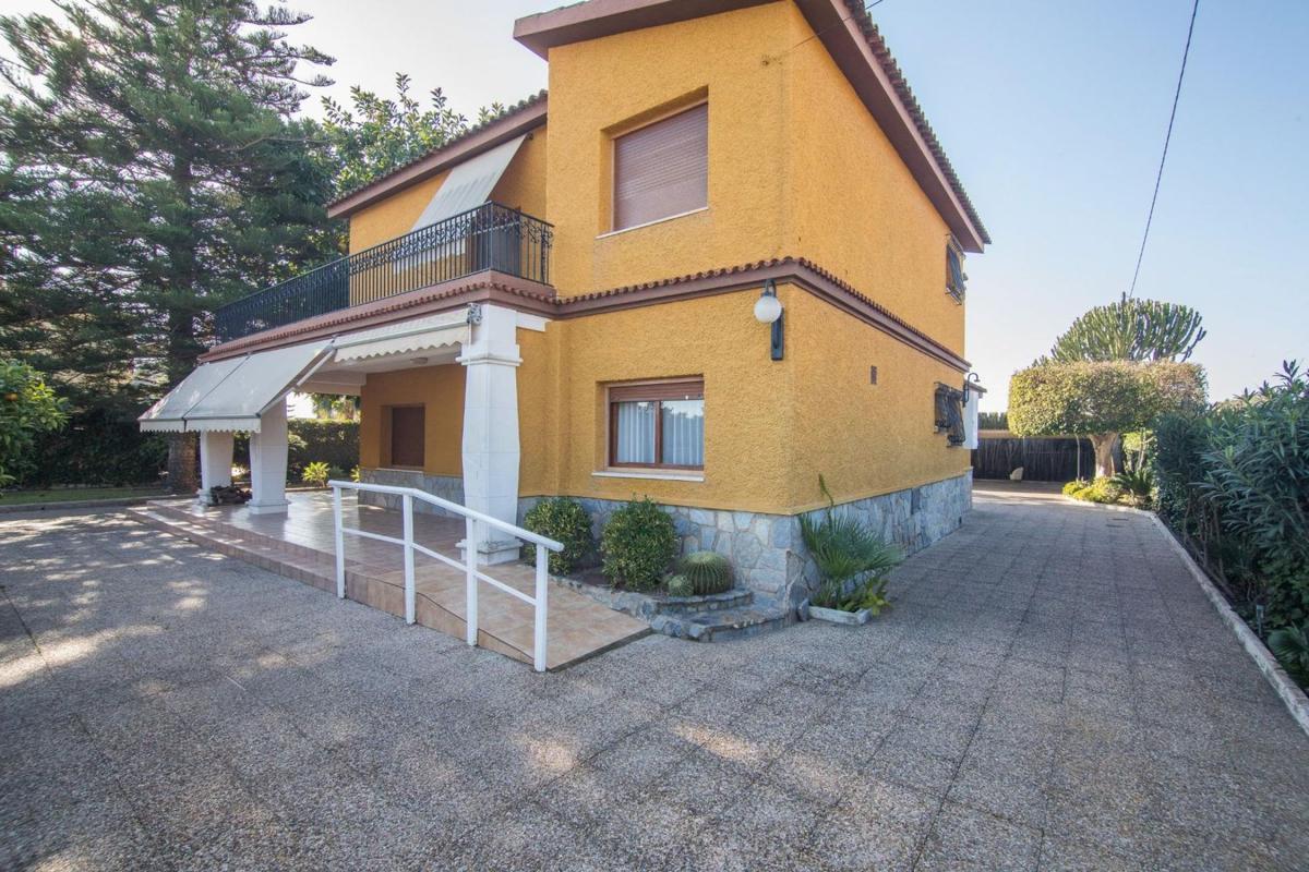 Properties for sale and rent in Spain photo 4
