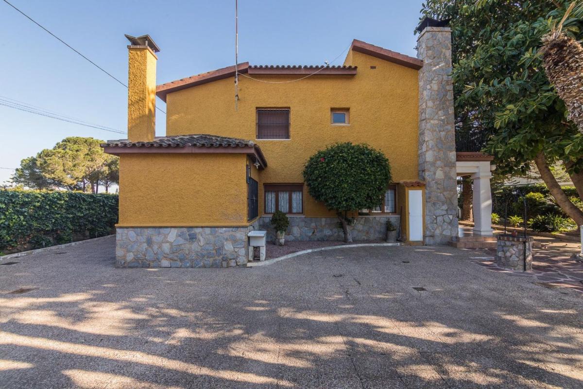 Properties for sale and rent in Spain photo 5