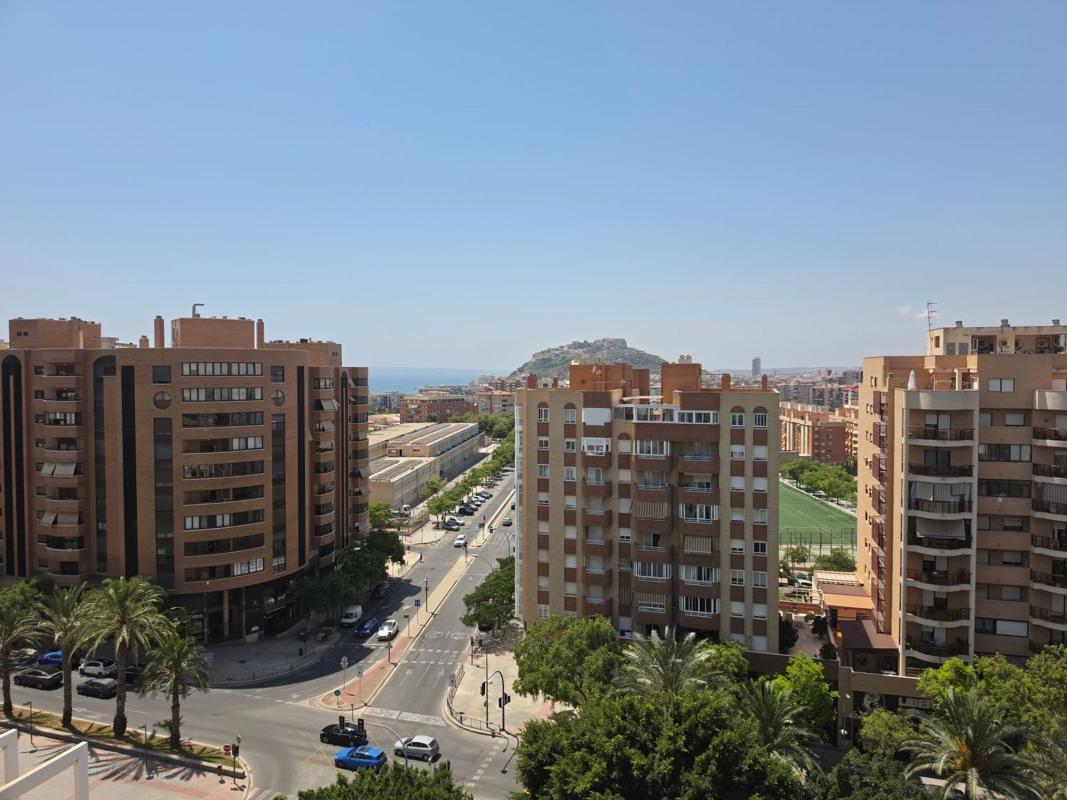 Продажа пентхауса на Ático en Calle Foguerer José Angel Guirao, 5, Garbinet - Parque de las Avenidas, Alicante / Alacant, Аликанте / Алакант photo 3