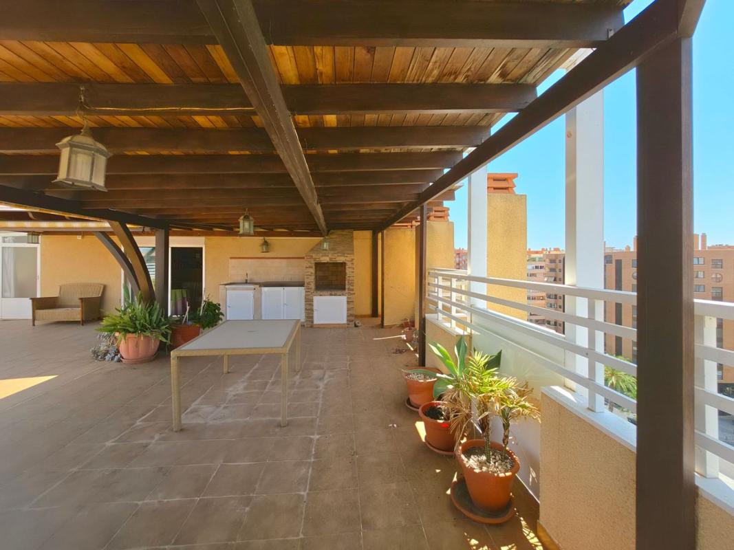 Продажа пентхауса на Ático en Calle Foguerer José Angel Guirao, 5, Garbinet - Parque de las Avenidas, Alicante / Alacant, Аликанте / Алакант photo 4