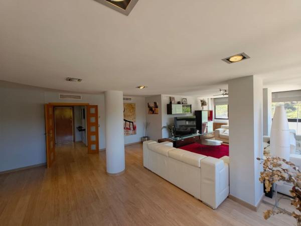Продажа квартиры на Piso en Calle Madre Teresa de Calcuta, 4, Vistahermosa, Alicante / Alacant, Аликанте / Алакант
thumbnail 3