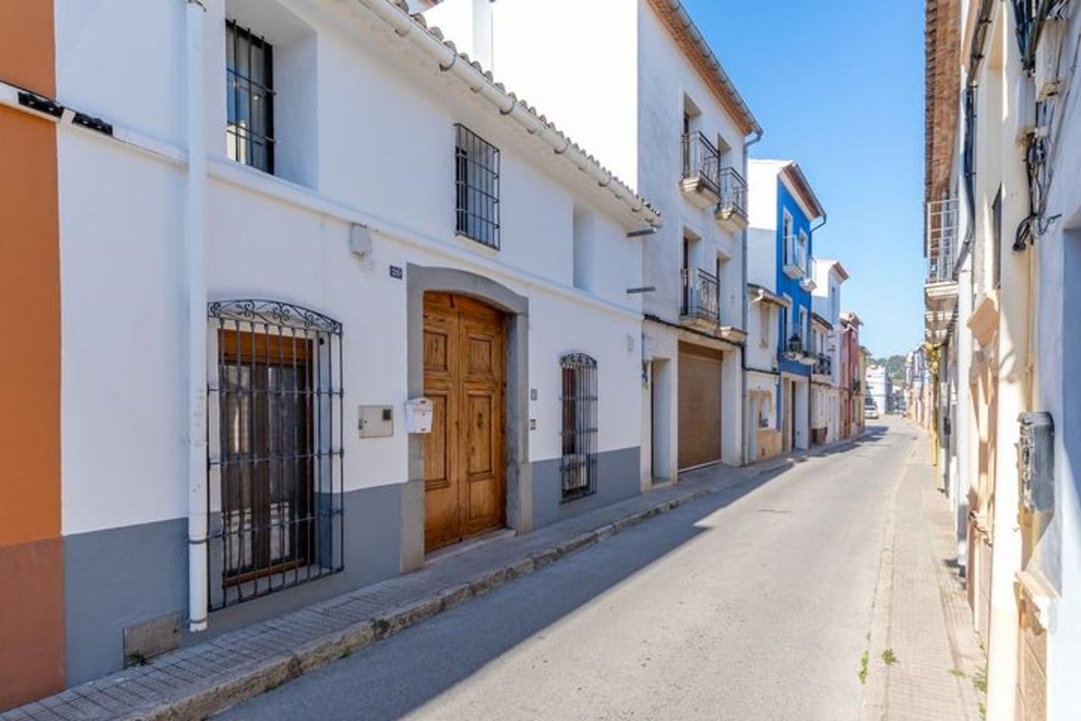 Propiedades en venta y alquiler en España photo 1