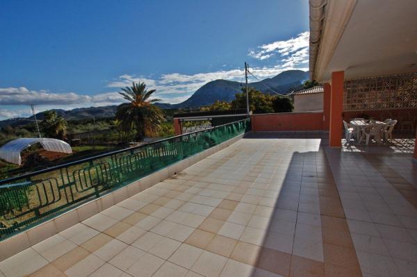 Частный шале на продаже в  Casa o chalet en Pego, Пего photo 1