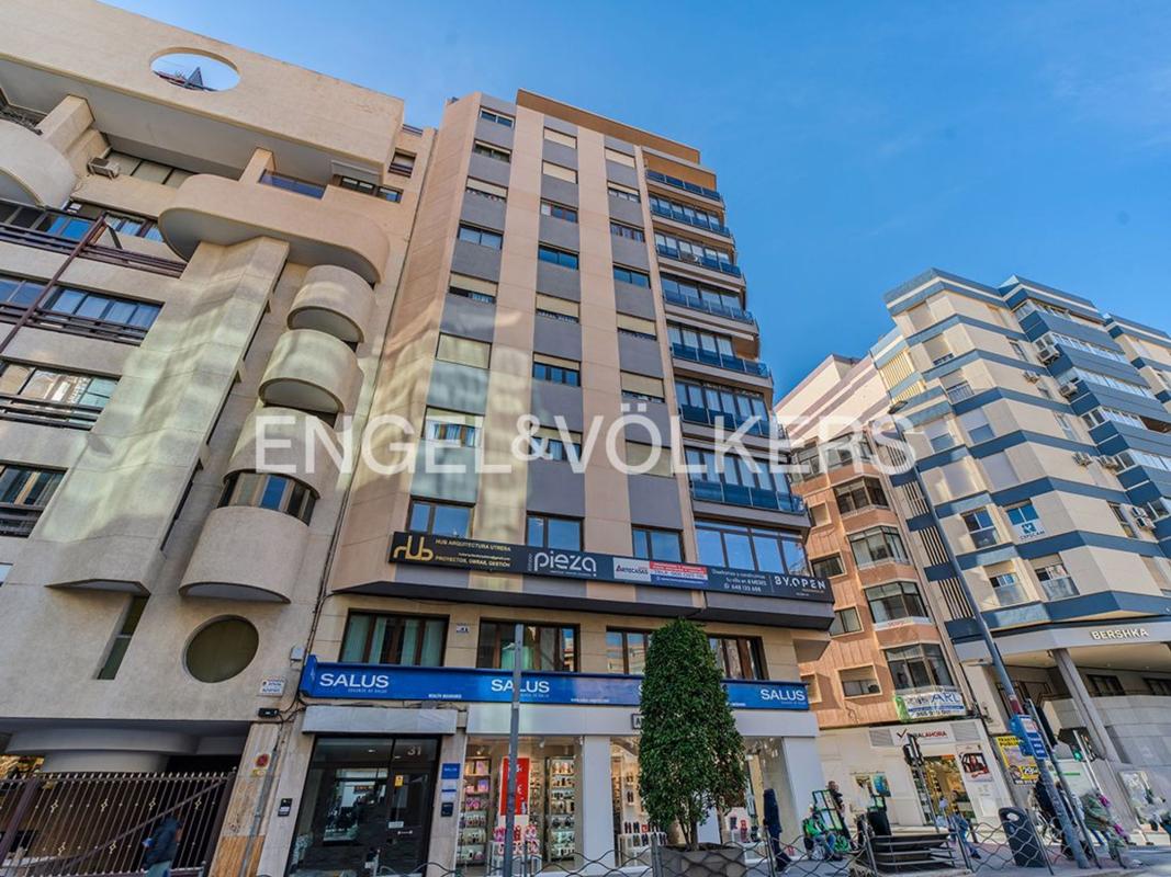 Продажа квартиры на Piso en Avenida Maisonnave, 31, Ensanche-Diputación, Alicante / Alacant, Аликанте / Алакант
photo 1