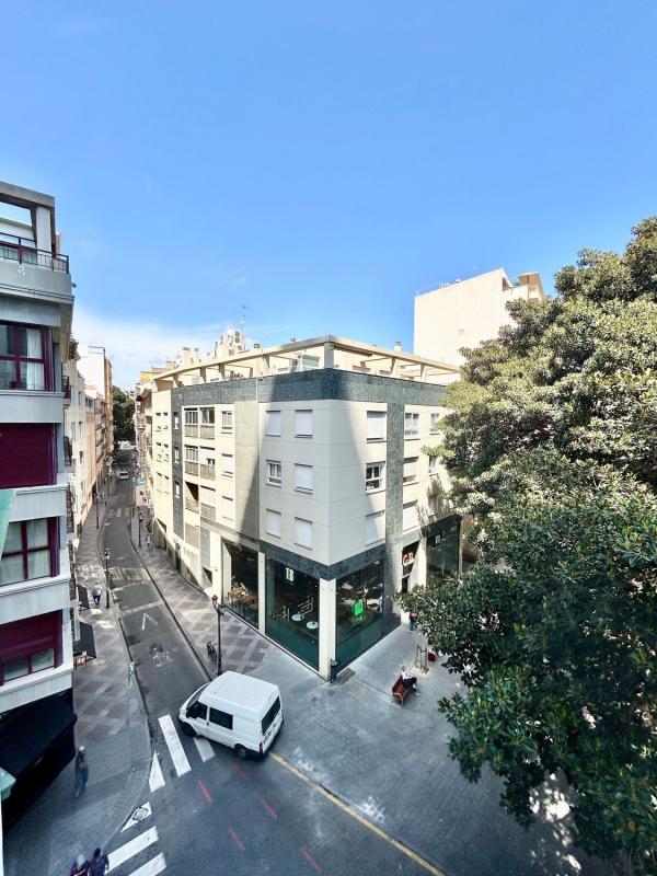 Sale of apartment in Piso en Calle Bilbao, Centro Tradicional, Alicante / Alacant, Alicante
photo 2