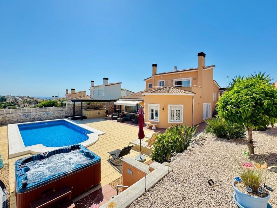 Propiedades en venta y alquiler en España photo 1