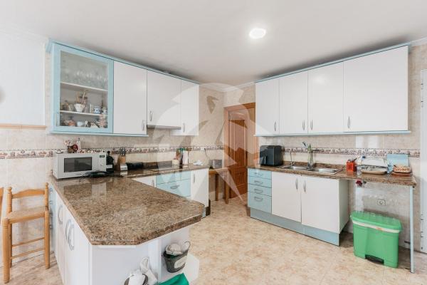 Venta de piso en Piso en Calle Alberola Romero, Casco Histórico-Santa Cruz, Alicante / Alacant, Alicante / Alacant
photo 1