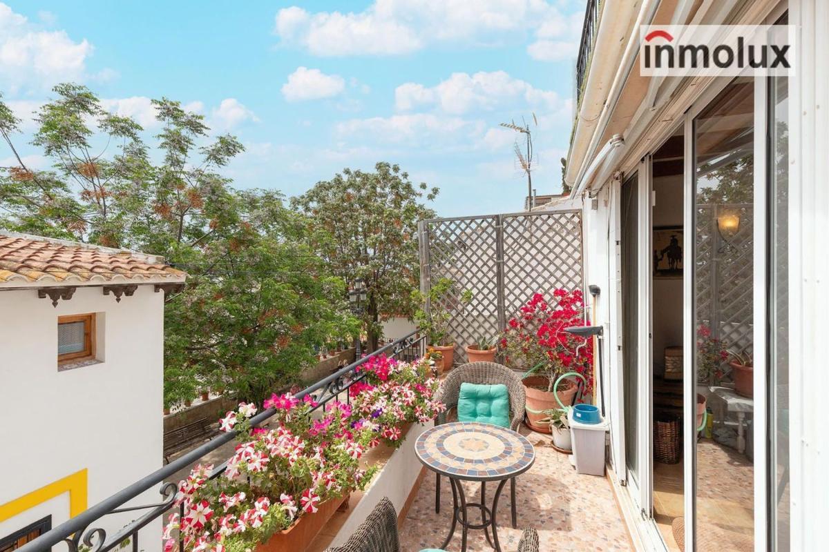 Sale of independent chalet in Casa o chalet en Calle San Antonio, Casco Histórico-Santa Cruz, Alicante / Alacant, Alicante
photo 2