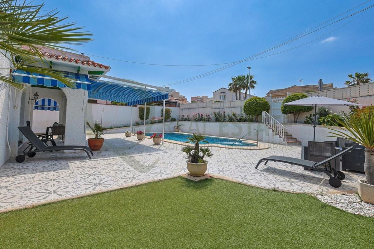 Properties for sale and rent in Spain photo 5
