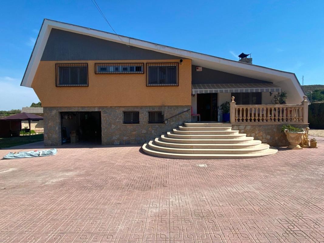 Properties for sale and rent in Spain photo 1