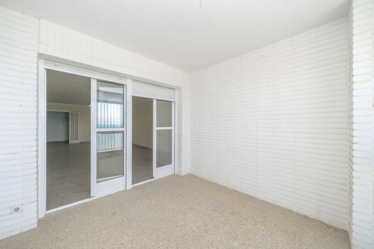 Venta de piso en Piso en Paseo Juan Aparicio, Las Piscinas Naturales, Torrevieja, Torrevieja
photo 1
