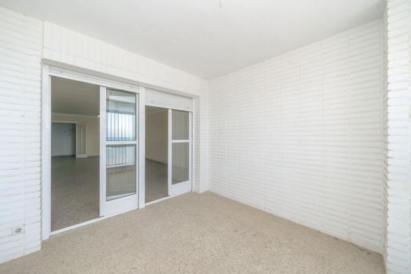Venta de piso en Piso en Paseo Juan Aparicio, Las Piscinas Naturales, Torrevieja, Torrevieja
 photo 1
