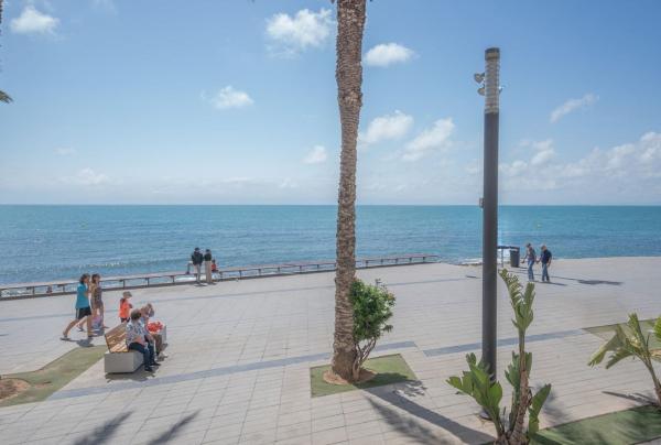 Venta de piso en Piso en Paseo Juan Aparicio, Las Piscinas Naturales, Torrevieja, Torrevieja
 photo 3