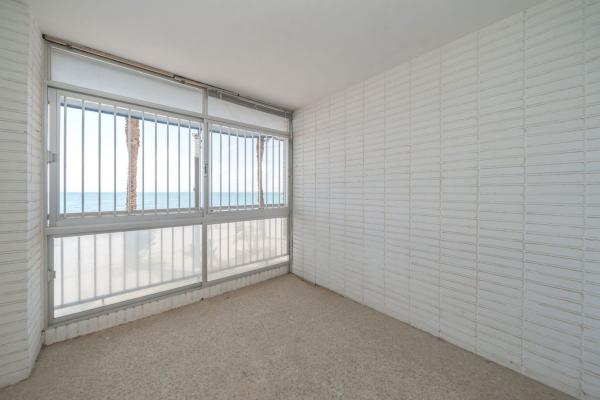 Venta de piso en Piso en Paseo Juan Aparicio, Las Piscinas Naturales, Torrevieja, Torrevieja
 photo 4