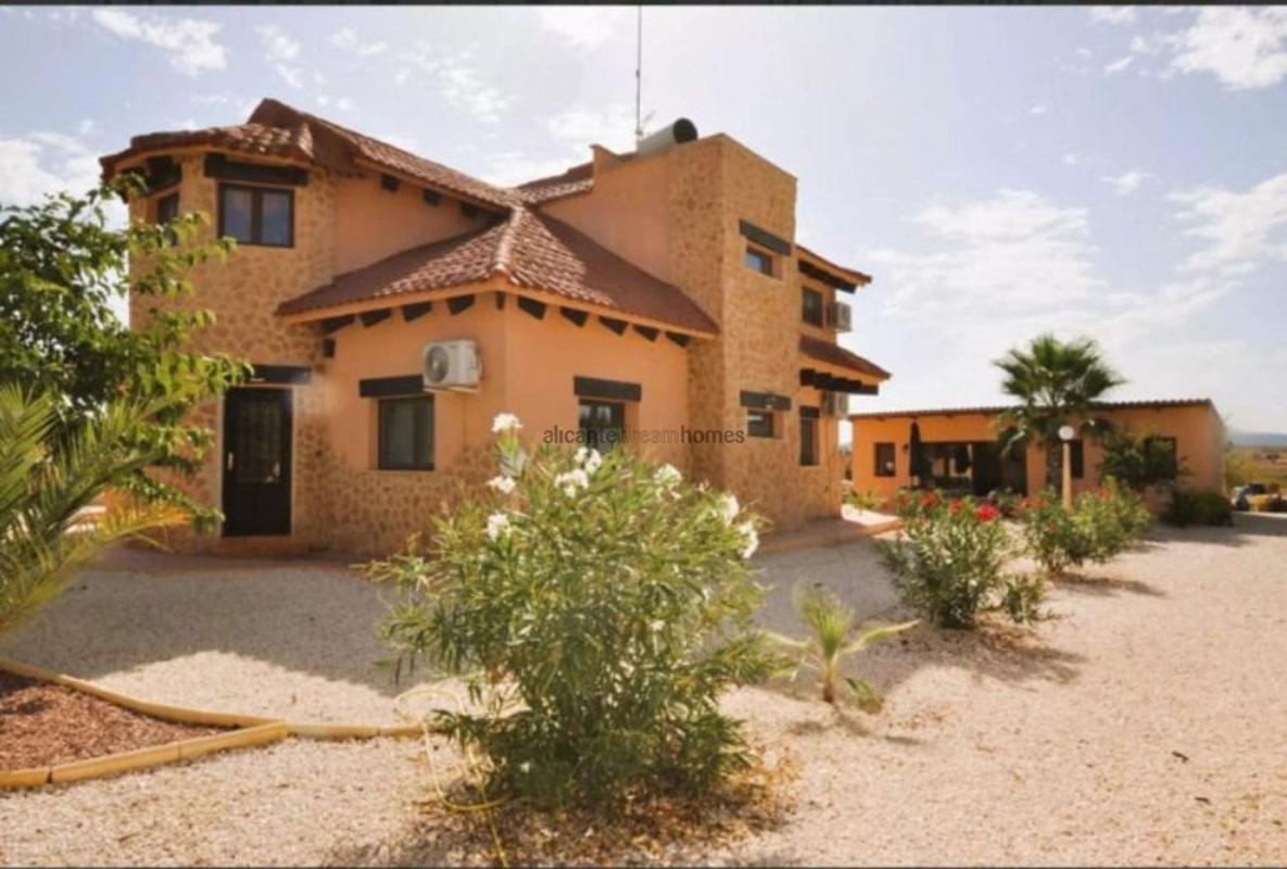 Sale of independent chalet in Casa o chalet en Pinoso, Pinoso
photo 5