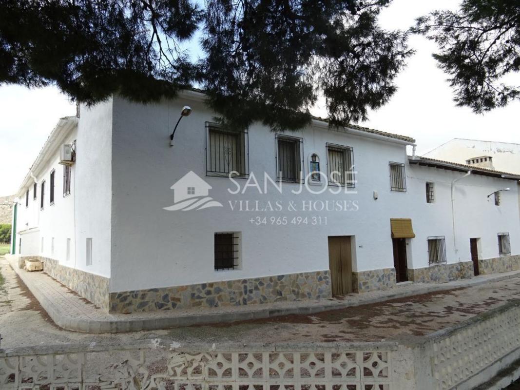Propiedades en venta y alquiler en España photo 1