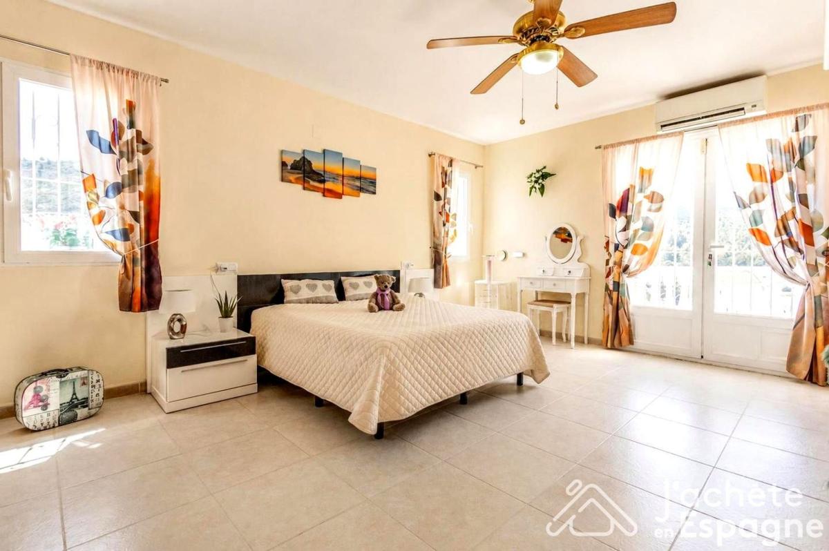 Properties for sale and rent in Spain photo 5