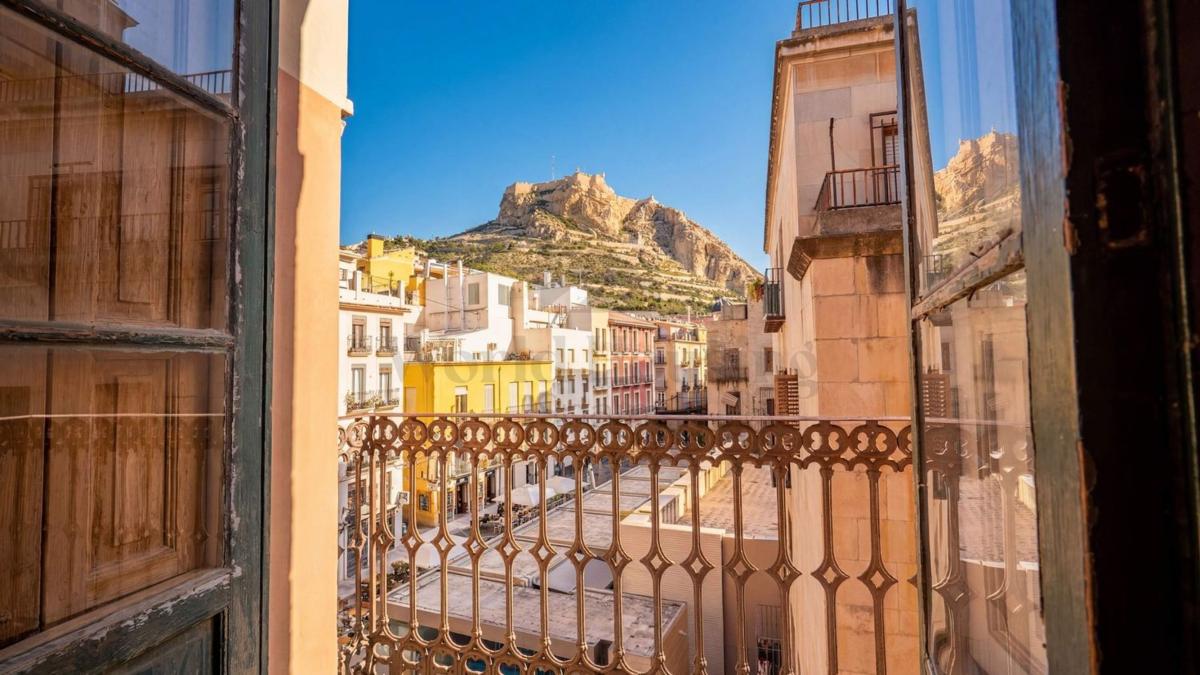 Venta de piso en Piso en Calle Llauradors, Casco Histórico-Santa Cruz, Alicante / Alacant, Alicante / Alacant
photo 1