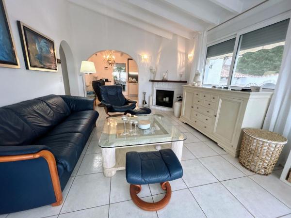 Частный шале на продаже в  Casa o chalet en Pego, Пего photo 3