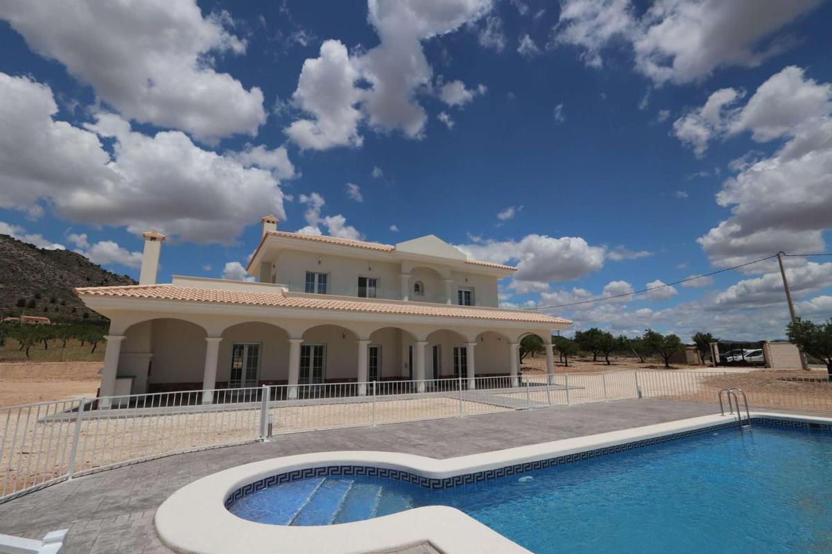 Sale of independent chalet in Casa o chalet en Pinoso, Pinoso
photo 3