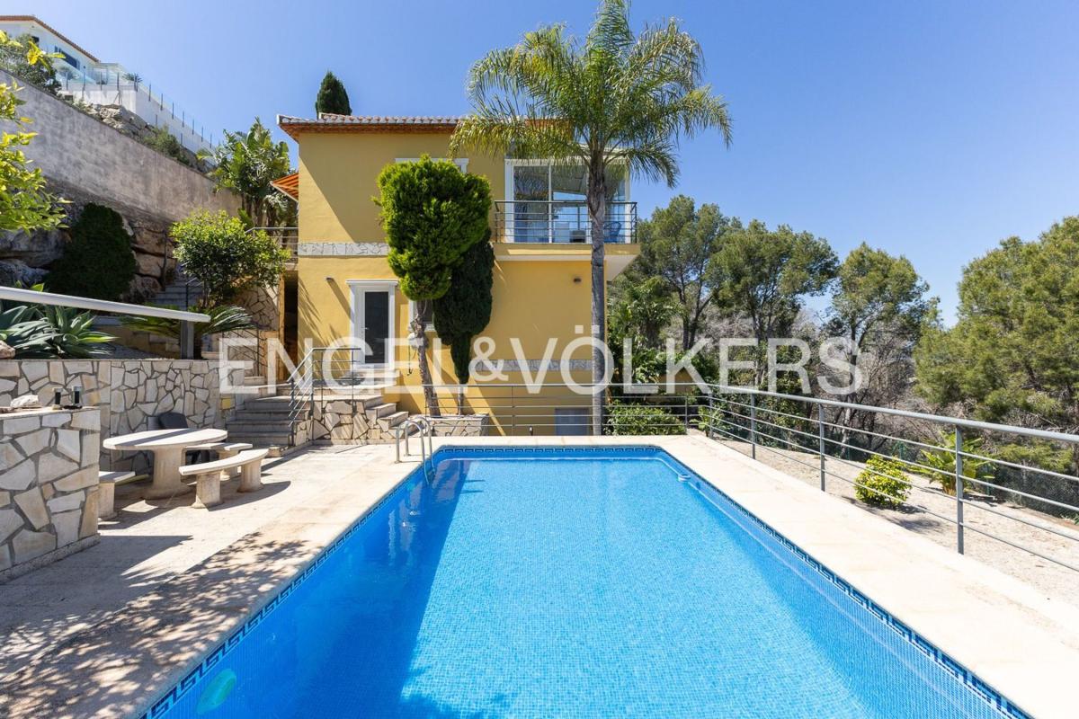 Properties for sale and rent in Spain photo 1