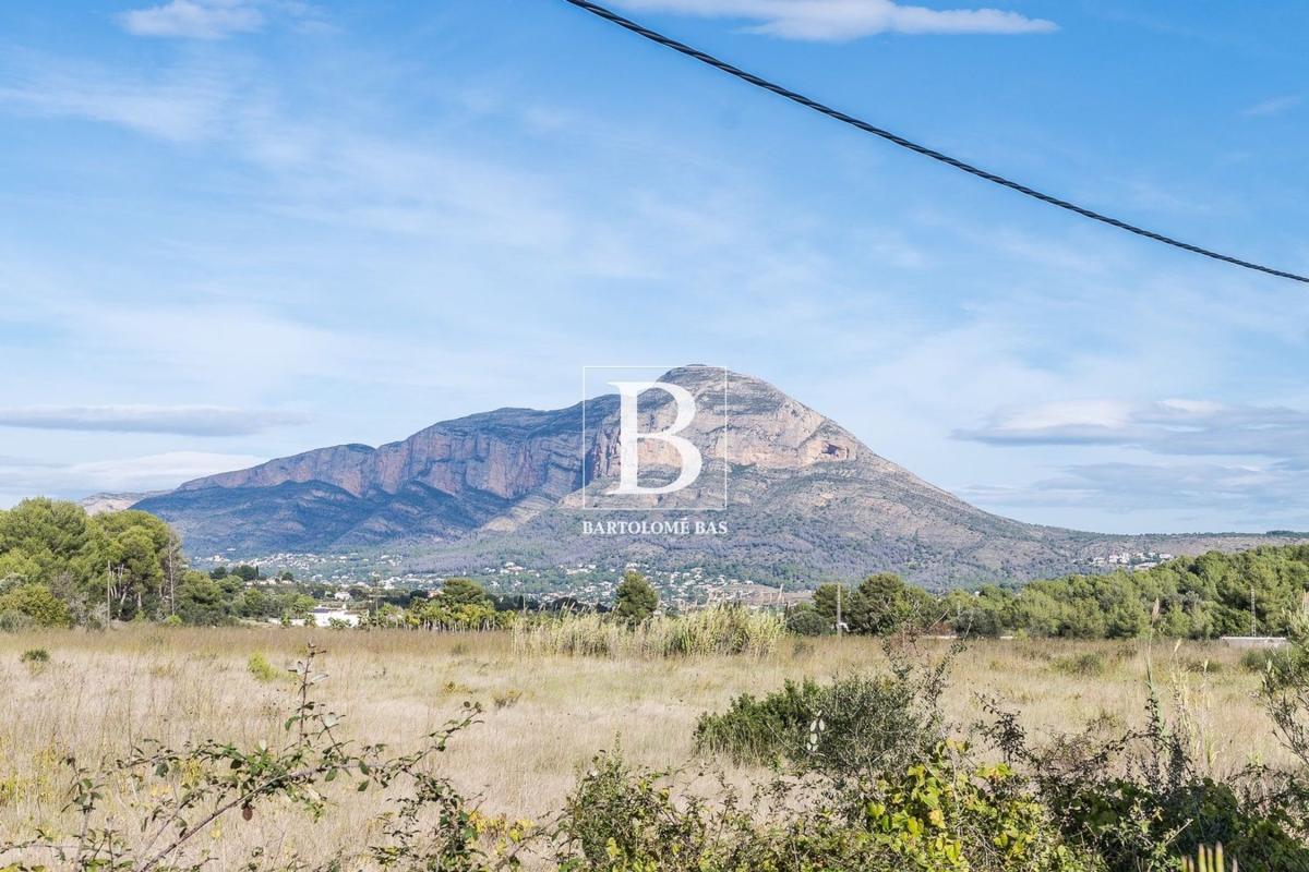 Properties for sale and rent in Spain photo 2