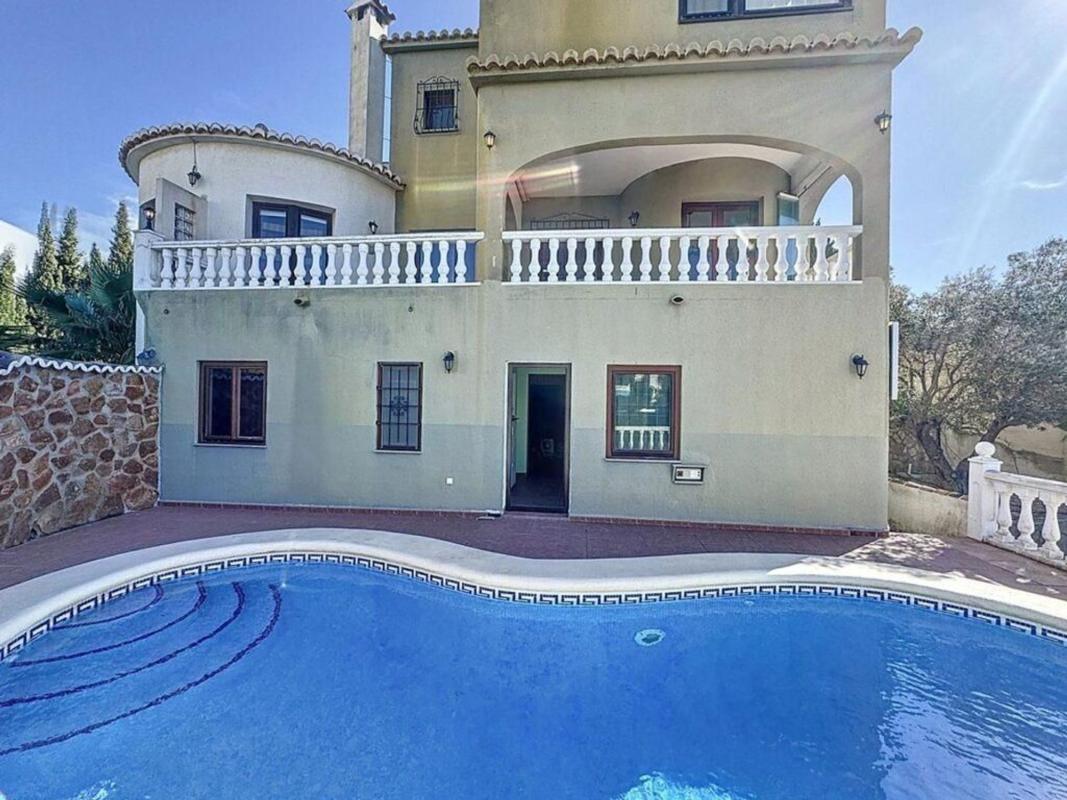 Properties for sale and rent in Spain photo 3