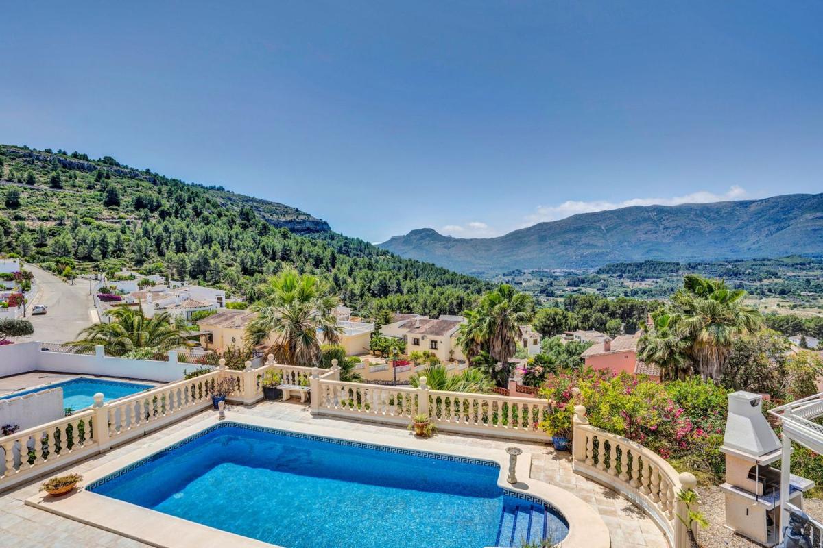 Properties for sale and rent in Spain photo 2