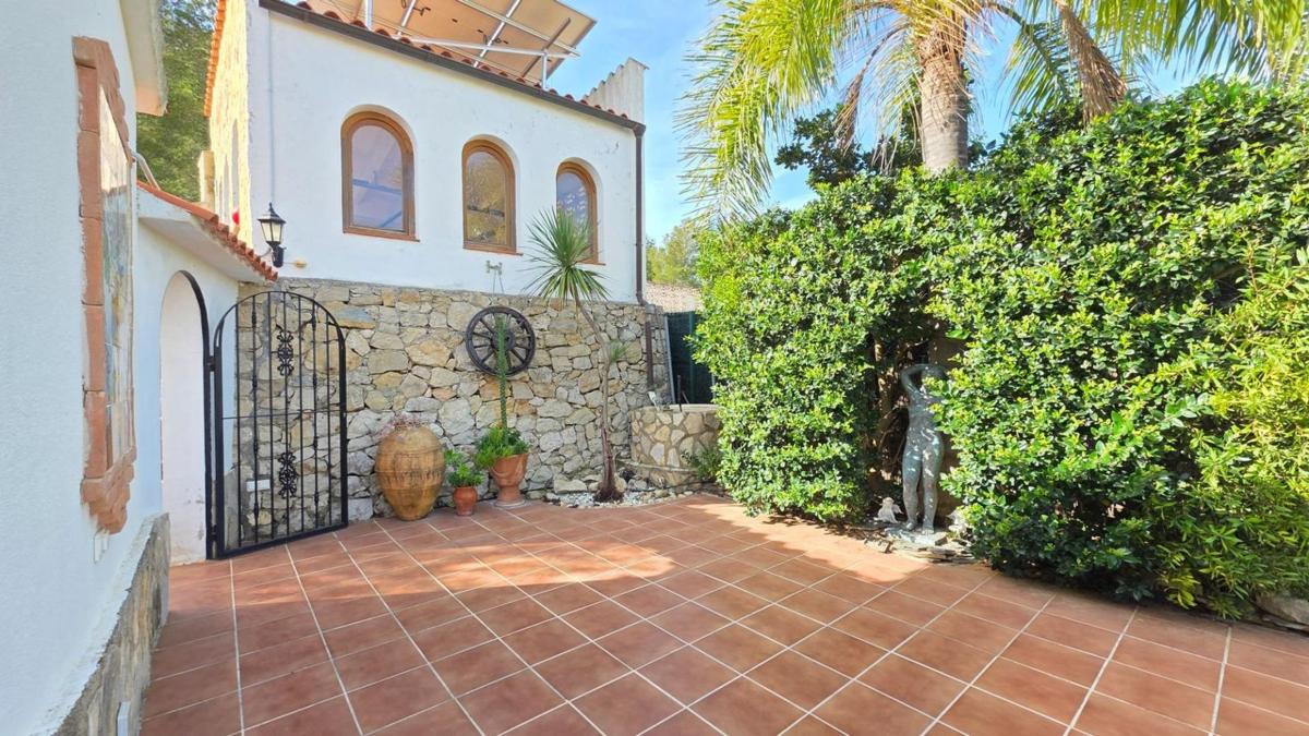 Properties for sale and rent in Spain photo 5