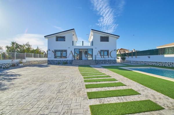 Casa o chalet independiente en Calle Aitana, Busot photo 1