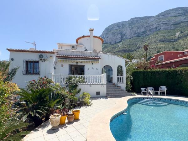 Chalet wolnostojący na sprzedaż w  Casa o chalet en El Montgó, Denia, Dénia photo 1