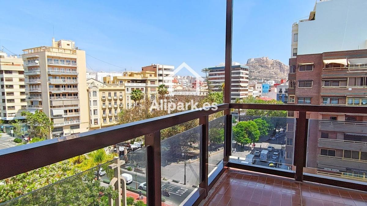 Sale of apartment in Piso en Avenida del Doctor Gadea, Ensanche-Diputación, Alicante / Alacant, Alicante
photo 1