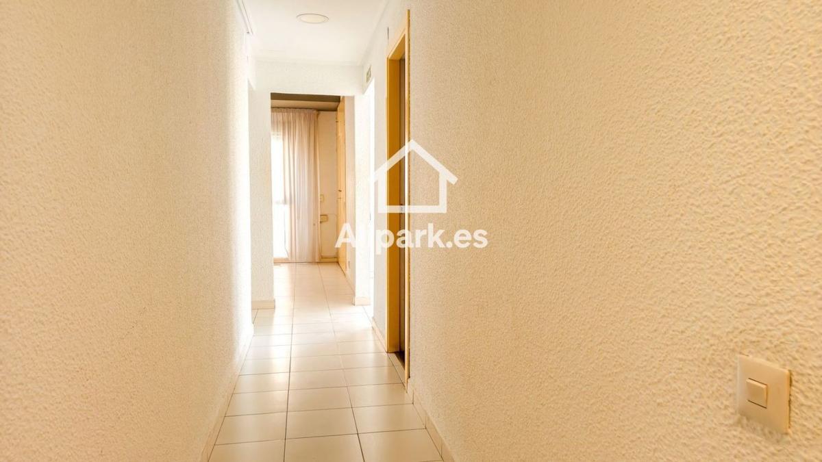 Sale of apartment in Piso en Avenida del Doctor Gadea, Ensanche-Diputación, Alicante / Alacant, Alicante
photo 2