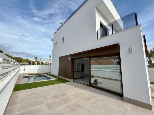 Casa o chalet independiente en Calle Irlania, 17, La Marina, Elche / Elx photo 1