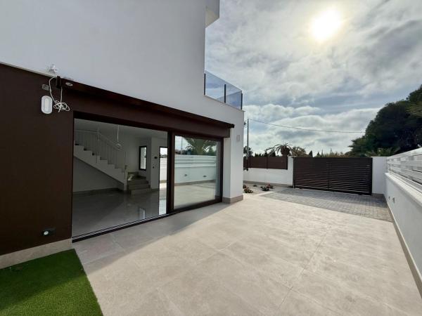 Casa o chalet independiente en Calle Irlania, 17, La Marina, Elche / Elx photo 4