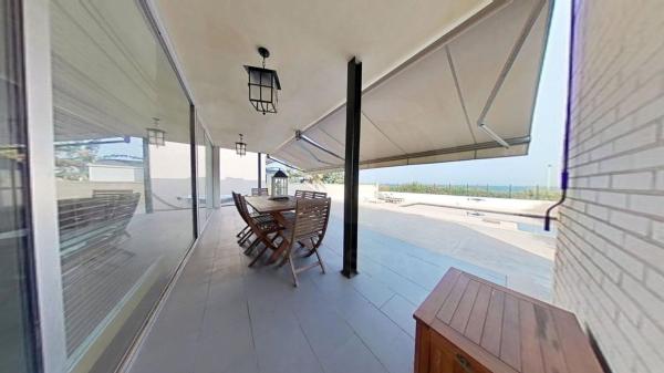 Частный шале на продаже в  Casa o chalet en El Palmeral-Urbanova-Tabarca, Alicante / Alacant, Аликанте / Алакант photo 4