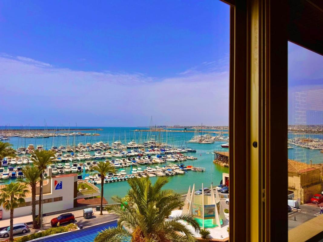 Venta de piso en Piso en Paseo Vistalegre, Centro - Muelle Pesquero, Torrevieja, Torrevieja
photo 2