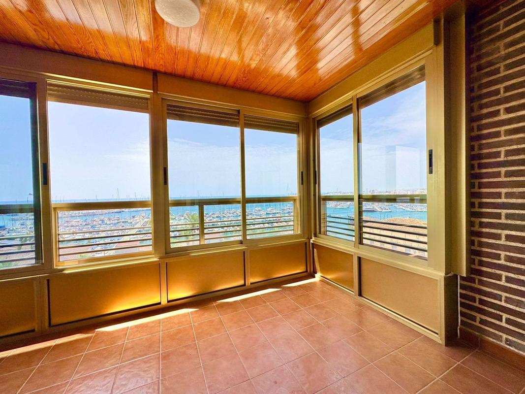 Venta de piso en Piso en Paseo Vistalegre, Centro - Muelle Pesquero, Torrevieja, Torrevieja
photo 3