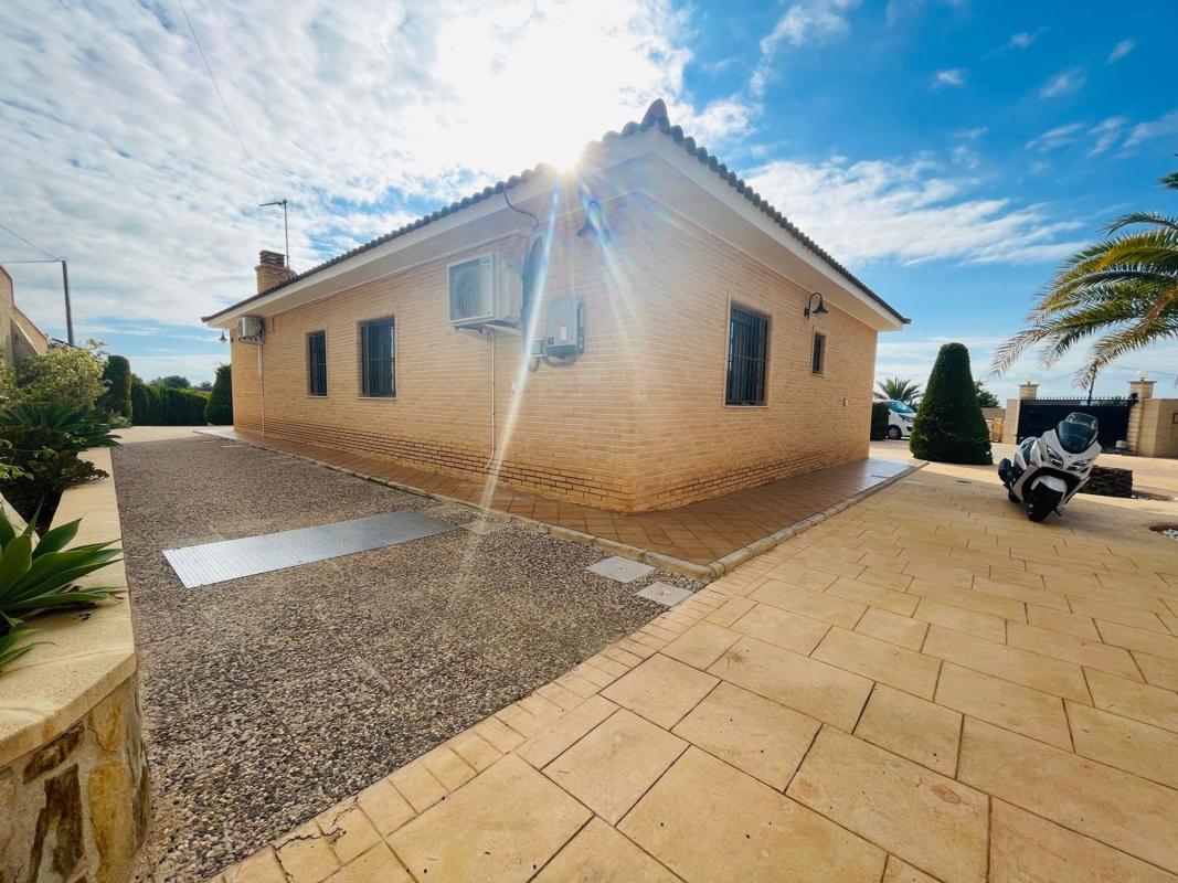 Properties for sale and rent in Spain photo 5