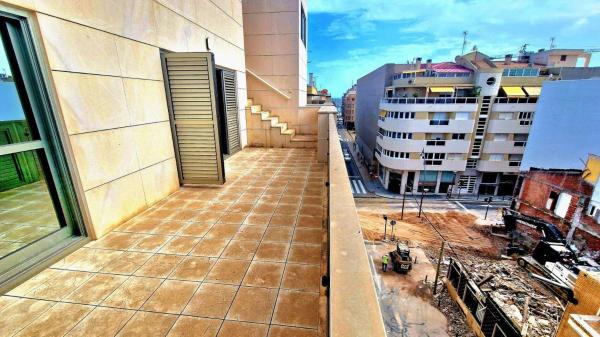 Venta de piso en Piso en Calle Clemente Gosálvez, Centro - Muelle Pesquero, Torrevieja, Torrevieja
 photo 1