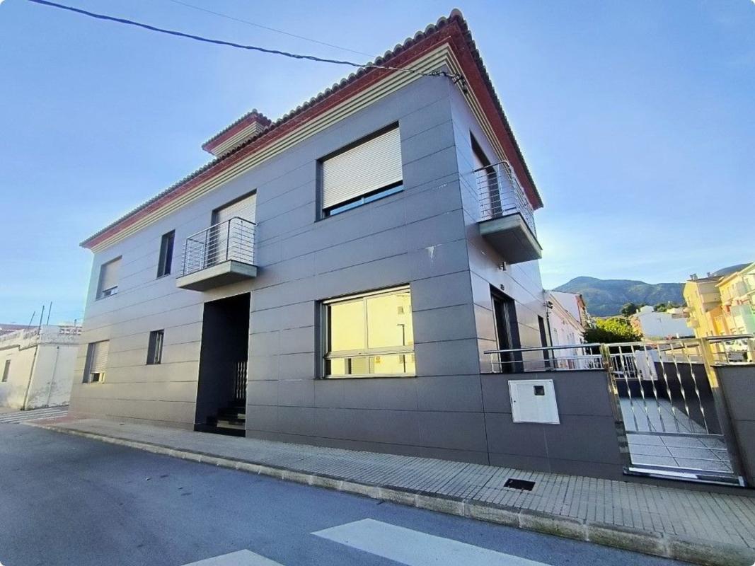 Propiedades en venta y alquiler en España photo 3