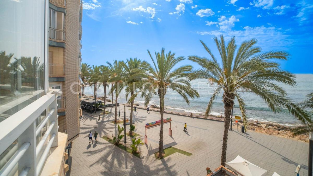 Venta de piso en Piso en Paseo Juan Aparicio, 5, Las Piscinas Naturales, Torrevieja, Torrevieja
 photo 2
