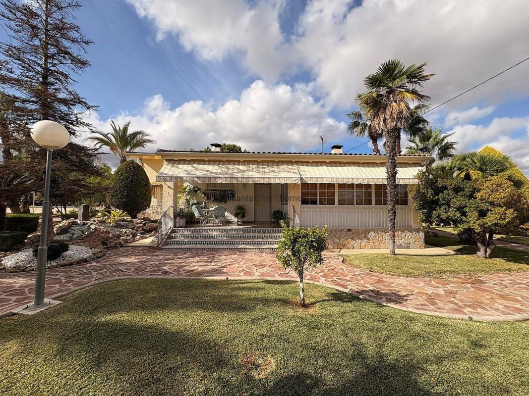 Продажа отдельного шале в  Casa o chalet en Monovar, Моновар photo 3
