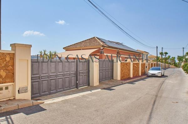 Casa o chalet independiente en Calle Penyagolosa, Busot thumbnail 2