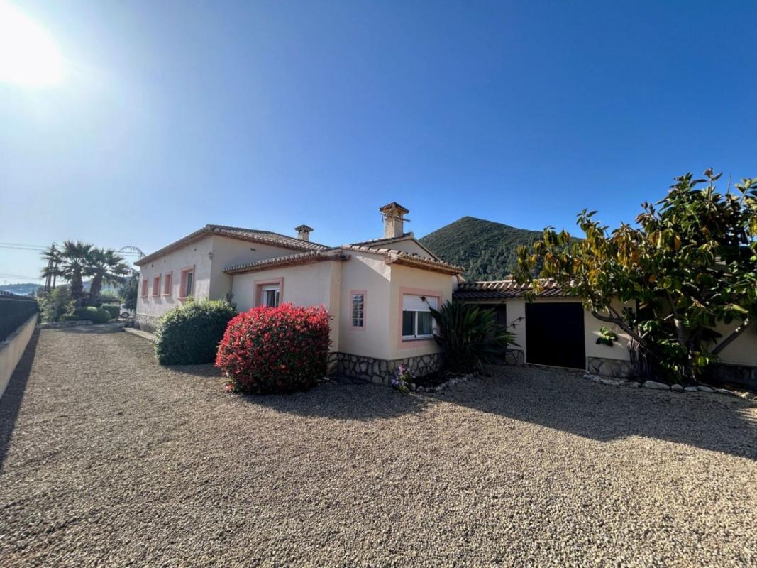 Sprzedaż niezależnego domku jednorodzinnego w  Casa o chalet en Jalón, Jalón photo 2