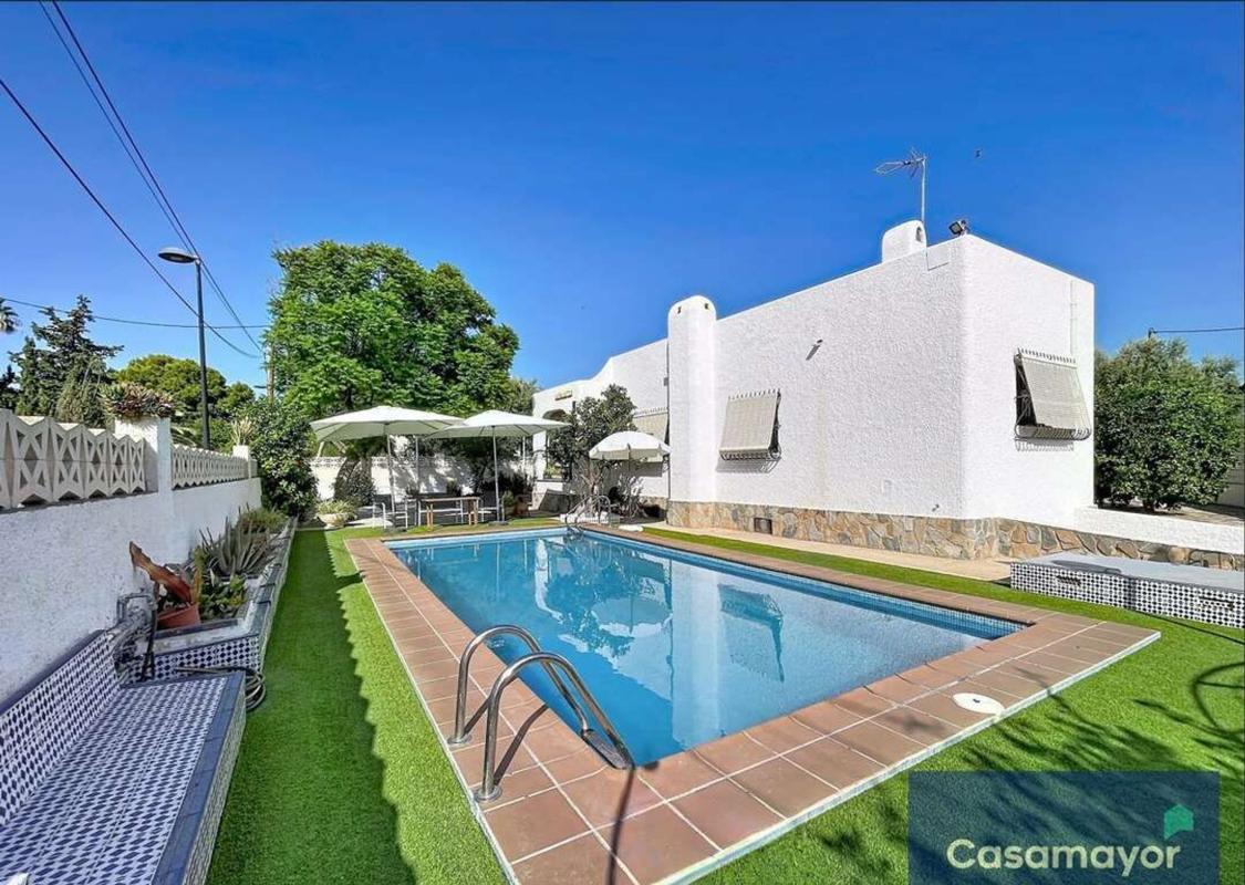 Properties for sale and rent in Spain photo 2