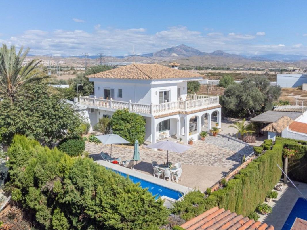 Properties for sale and rent in Spain photo 2