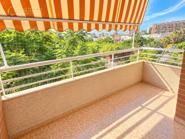 Sale of flat in Piso en Calle Bailarín José Espadero, Garbinet - Parque de las Avenidas, Alicante / Alacant, Alicante
thumbnail 3